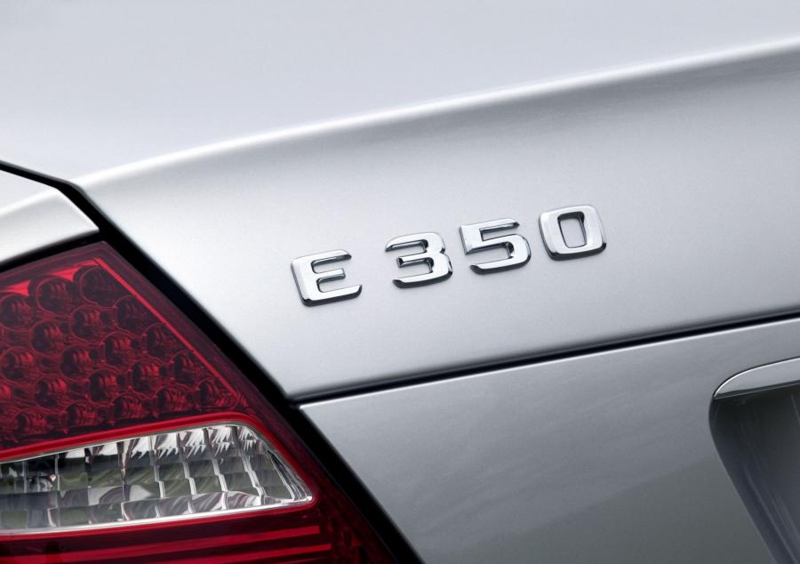  Mercedes-Benz E-Class 2002 года  (фото 64 из 448)